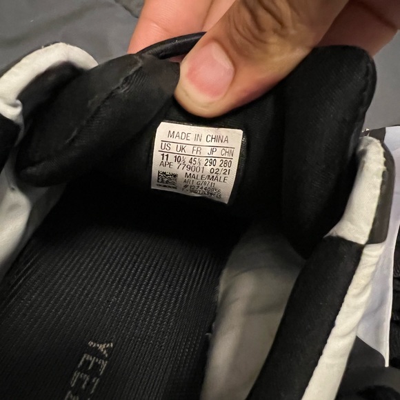 Yeezy 700 mnvn blue tint main image 5